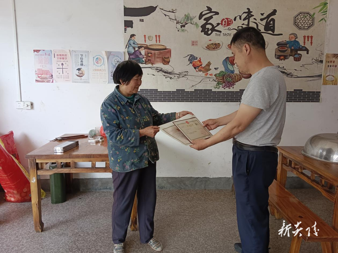 下村乡:“送证上门” “问情”经营主体