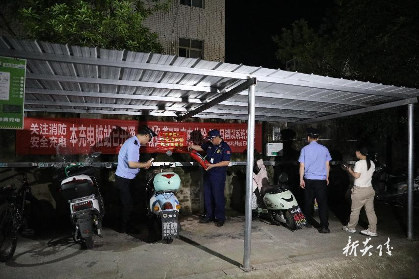 炎陵县消安委办公室组织多部门开展电动自行车、电动摩托车专项整治夜查行动2