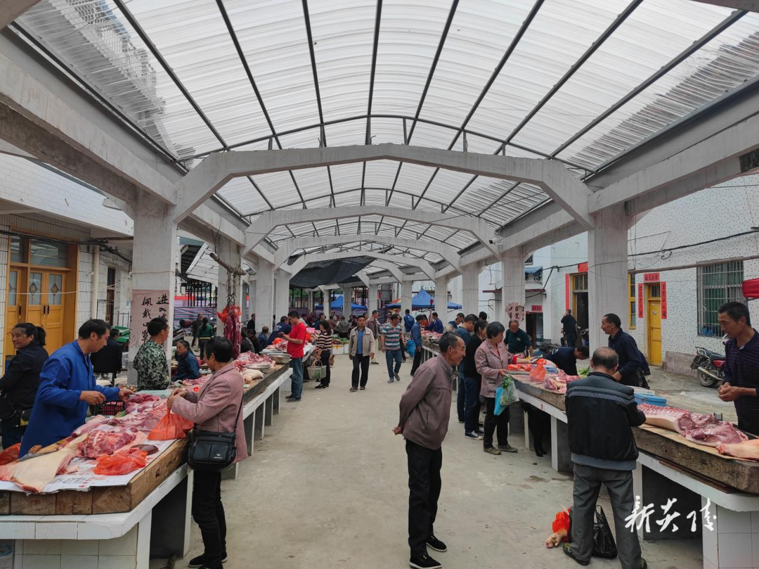 下村乡:顺利完成临时过渡农贸市场搬迁工作