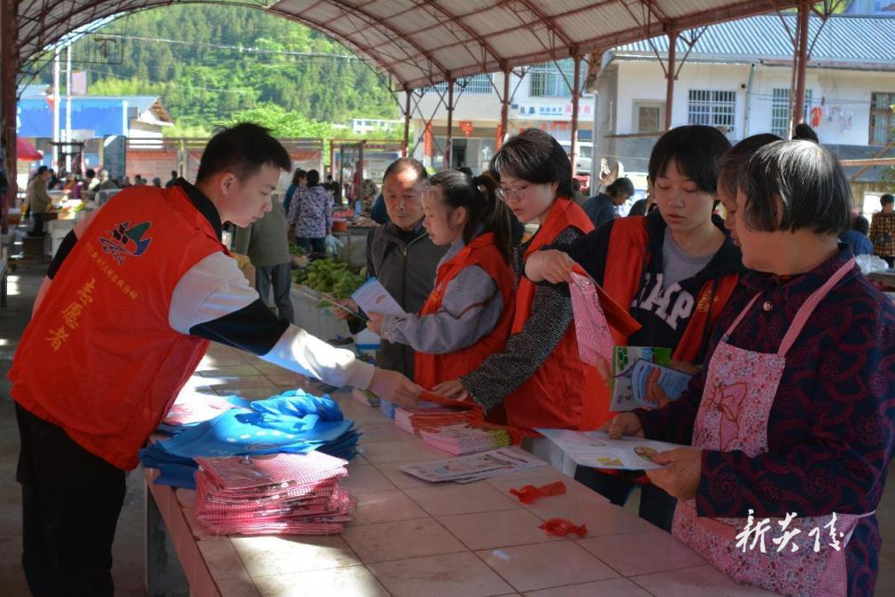 下村乡开展“5.29会员活动日”服务活动