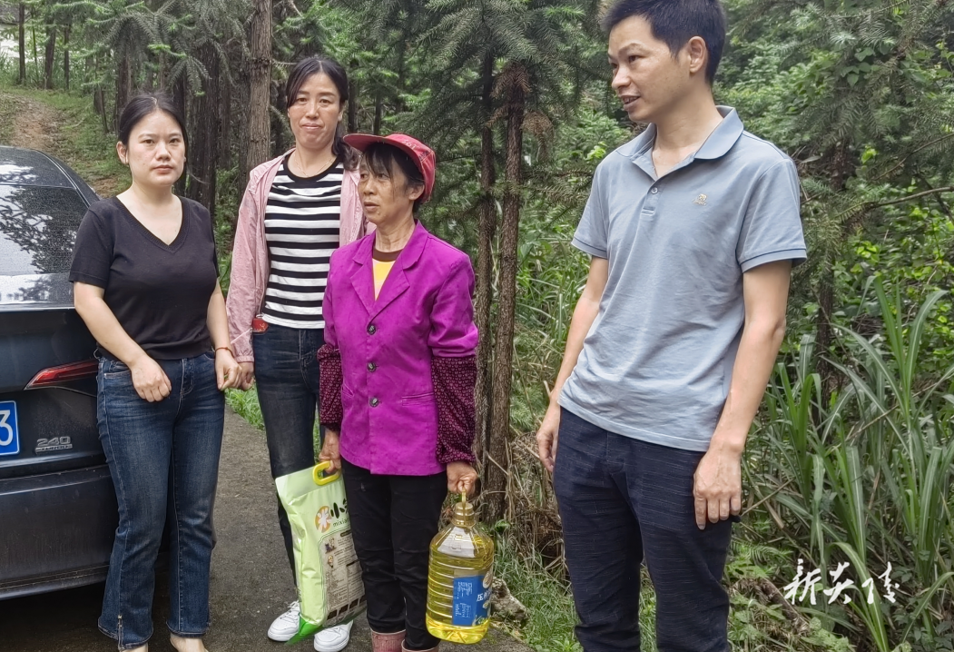 策源乡开展计生特殊家庭走访慰问活动