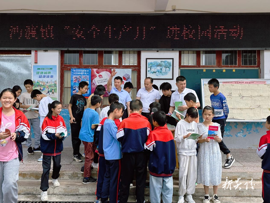 沔渡镇开展“安全生产月”进校园集中宣传活动