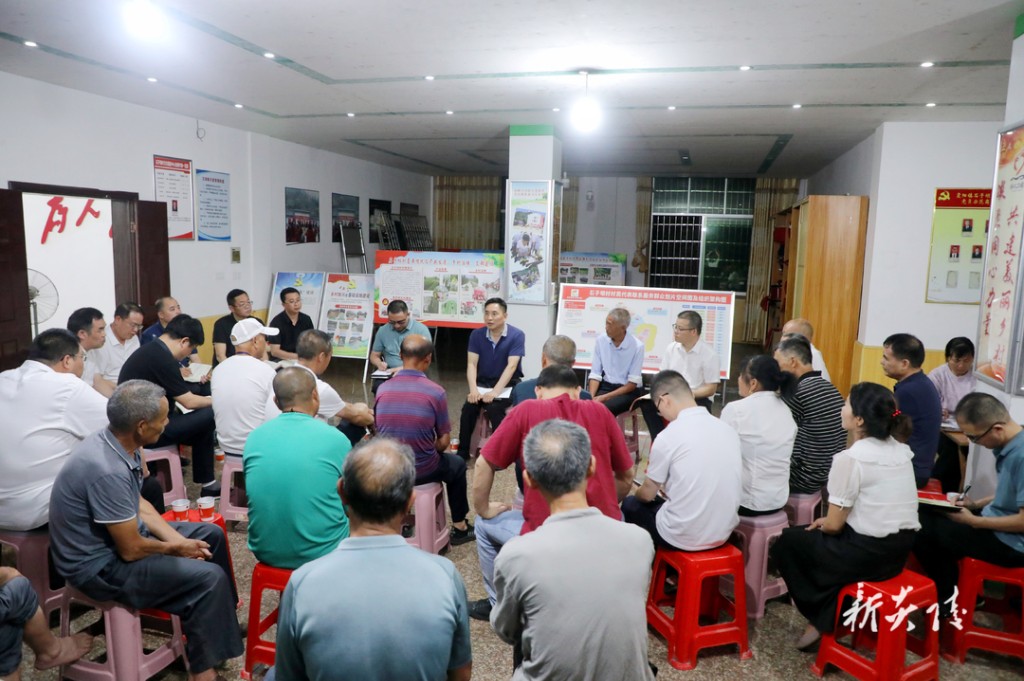 尹朝晖在霞阳镇宣讲习近平总书记考察湖南重要讲话和指示精神