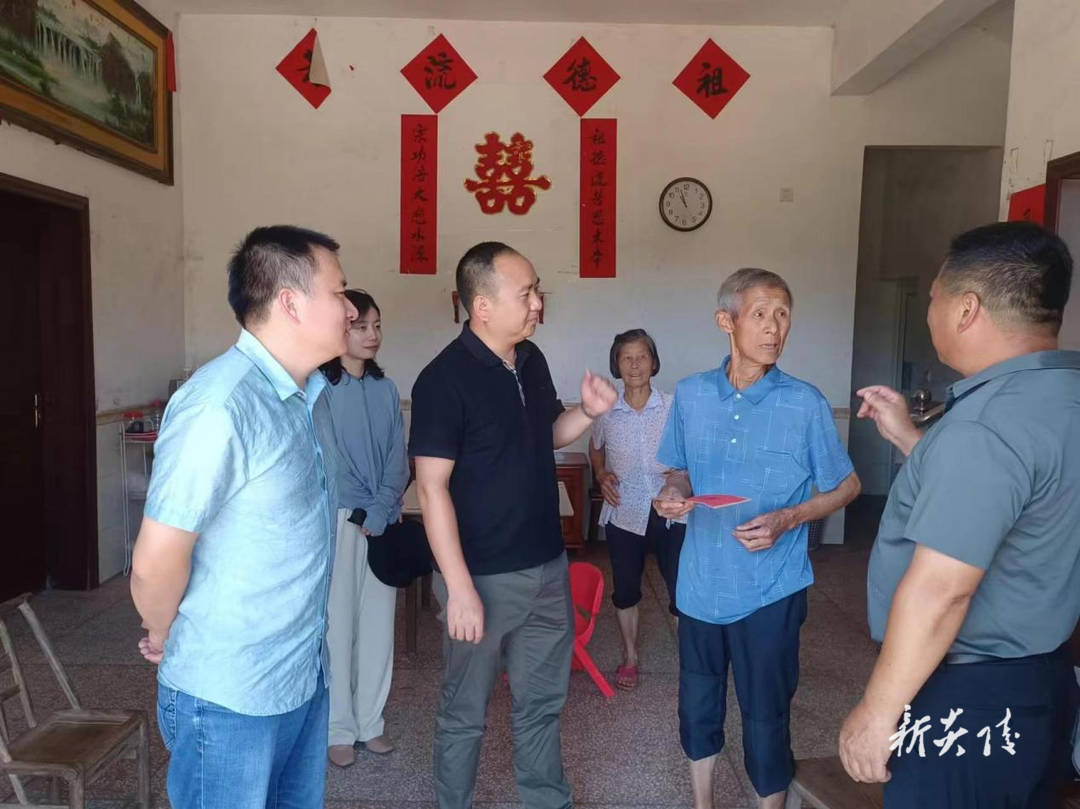 慰问老党员 共忆初心叙真情