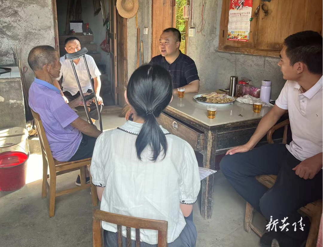 策源乡:“七一”慰问暖人心 走访关怀传党情