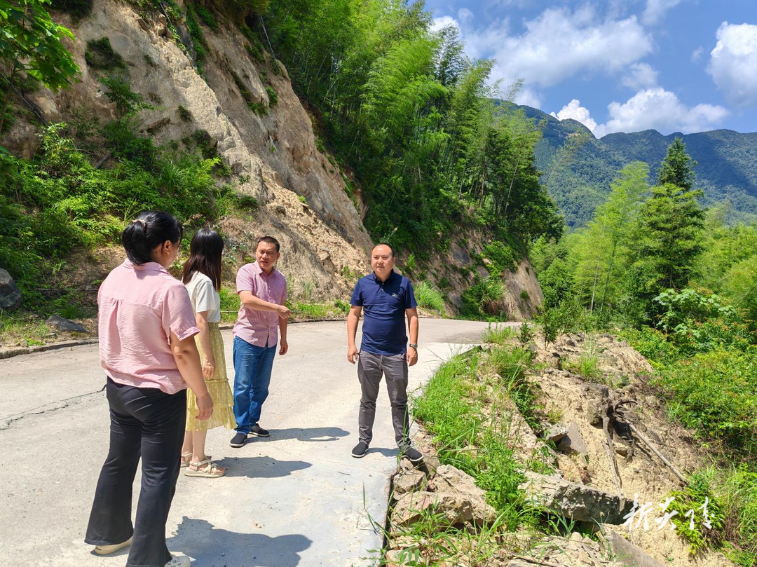 垄溪乡:代表进站解民忧 回应民生关切事