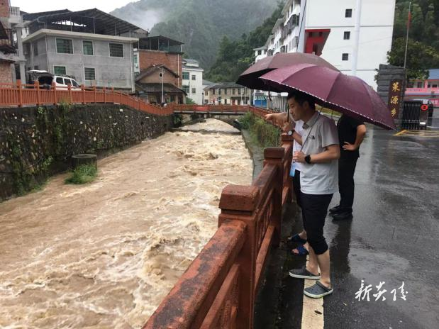 策源乡:党员干部冲在前 打好防汛“主动仗”