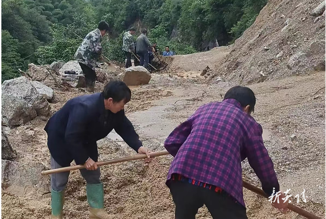 下村乡:酃峰村“干群合力”积极开展灾后自救