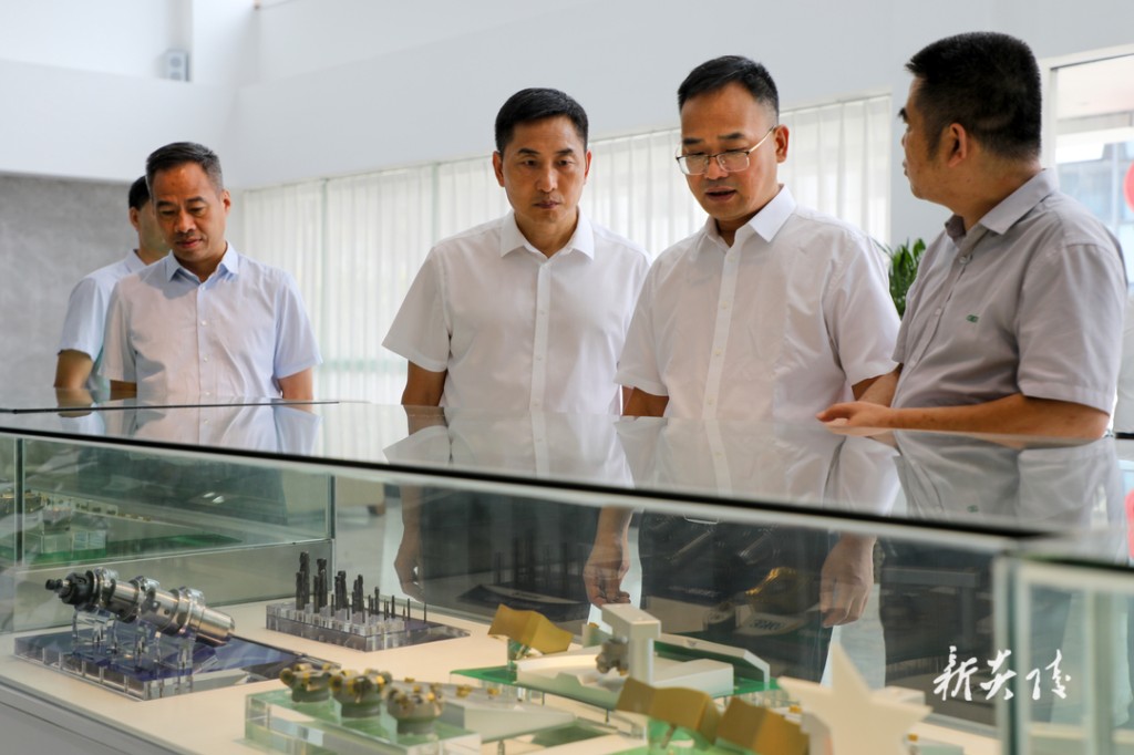 何恩广来炎调研