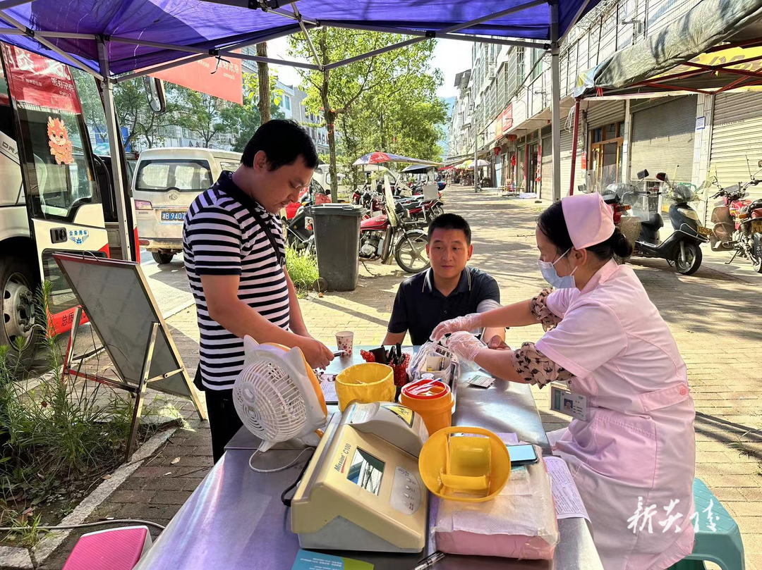 十都镇:无偿献血暖人心 为生命“加油”