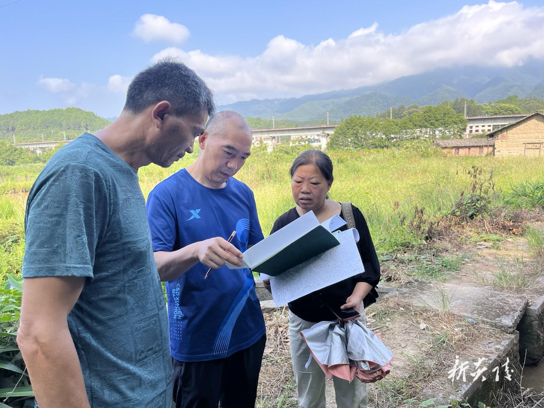 霞阳镇扎实推进新修林道前期勘查工作