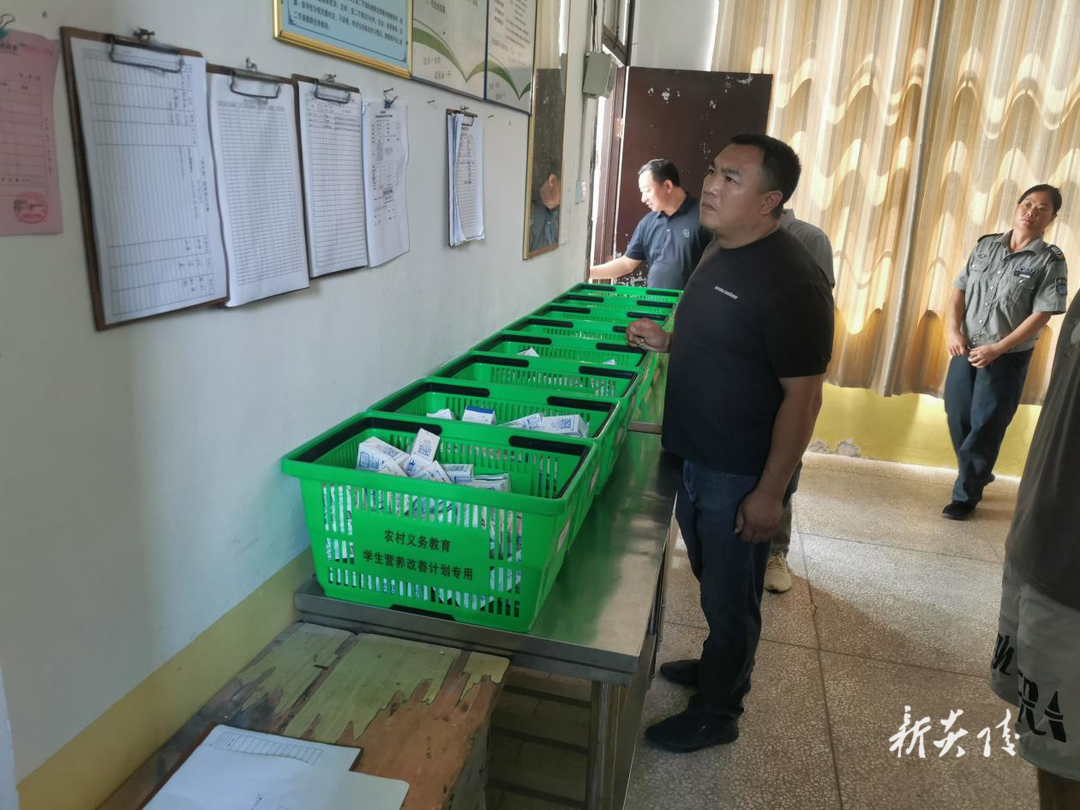中村瑶族乡开展学校安全检查