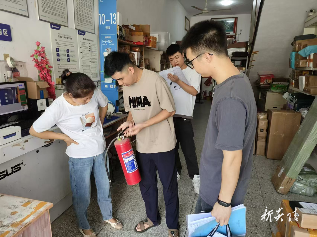十都镇:开展寄递大检查 严把快递“安全关”