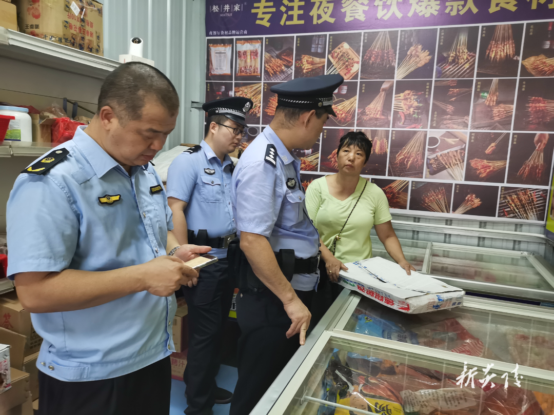 县市场监管局联合县公安局开展肉制品清查行动