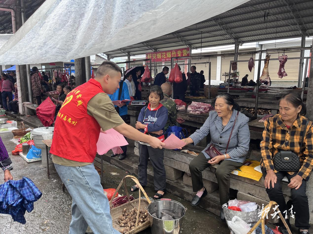 中村瑶族乡举办民族宗教政策法规暨民族团结进步宣传月活动