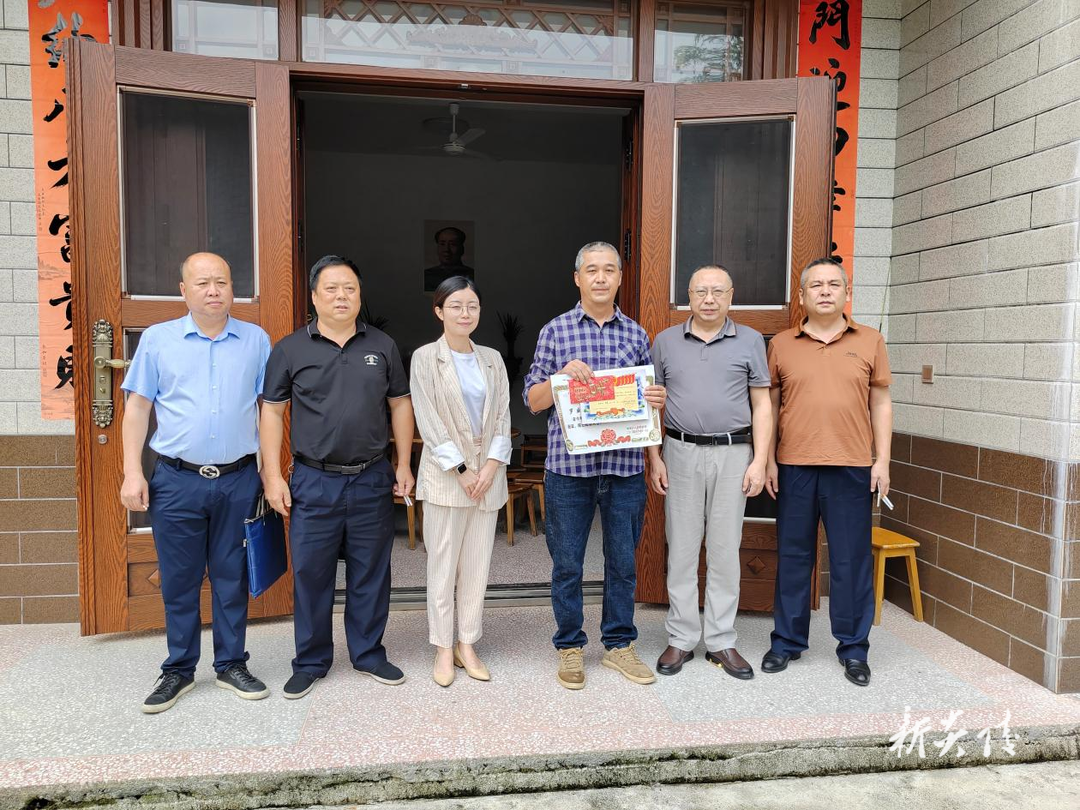 垄溪乡:参军报国踏征程 喜报送入光荣门