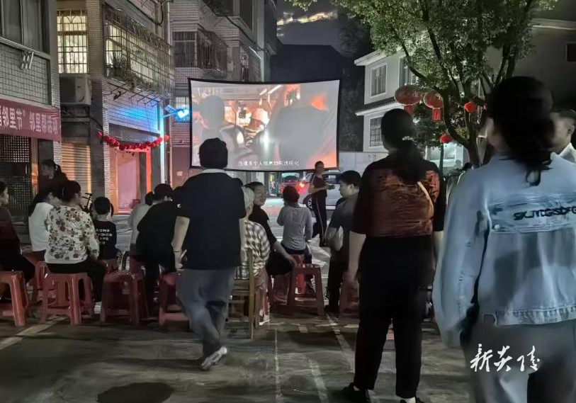 霞阳镇:江宁小区的16年自治幸福路