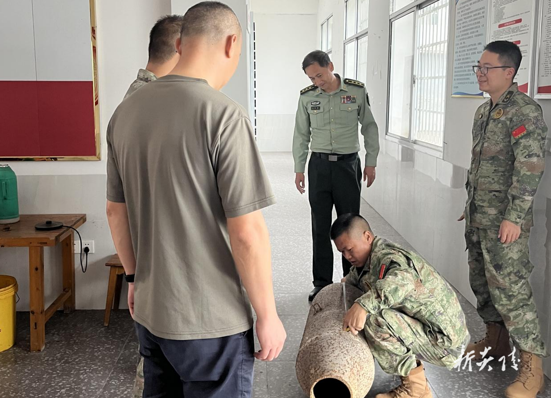 垄溪乡:军事文物获重要捐赠 红色历史再现光辉