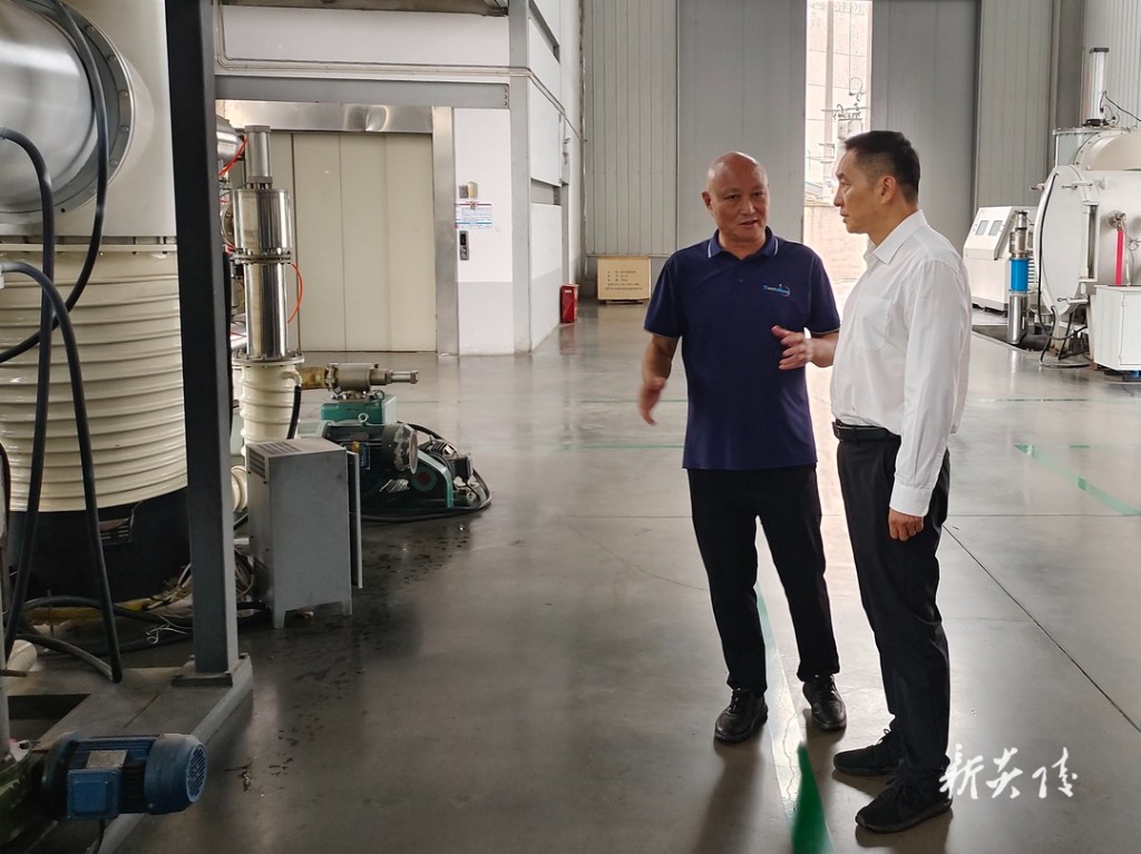 尹朝晖考察长沙南方钽铌有限责任公司1