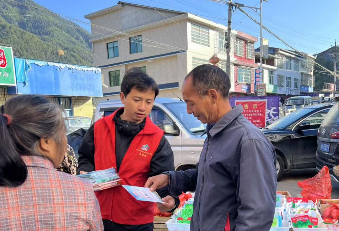 下村乡:安全知识到圩场 防灾减灾在细微