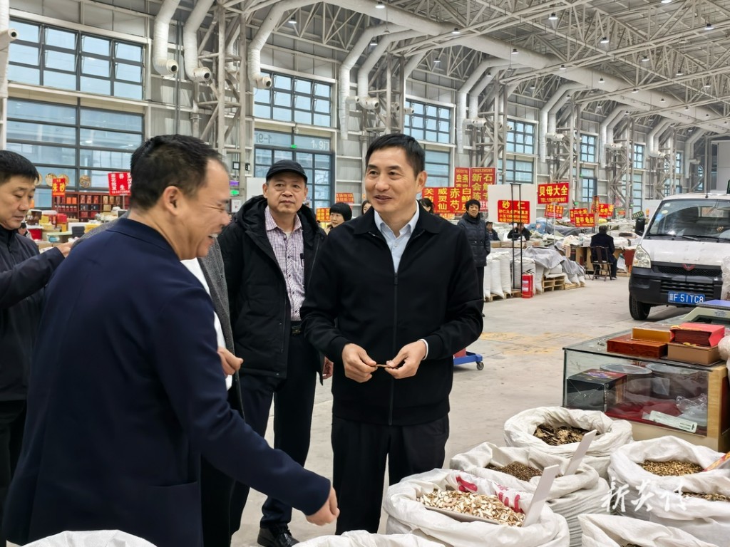 尹朝晖带队到河北考察招商