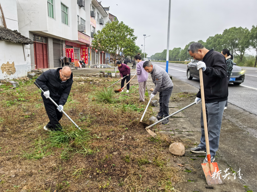 鹿原镇:街道清理进行时 镇容焕新展新颜