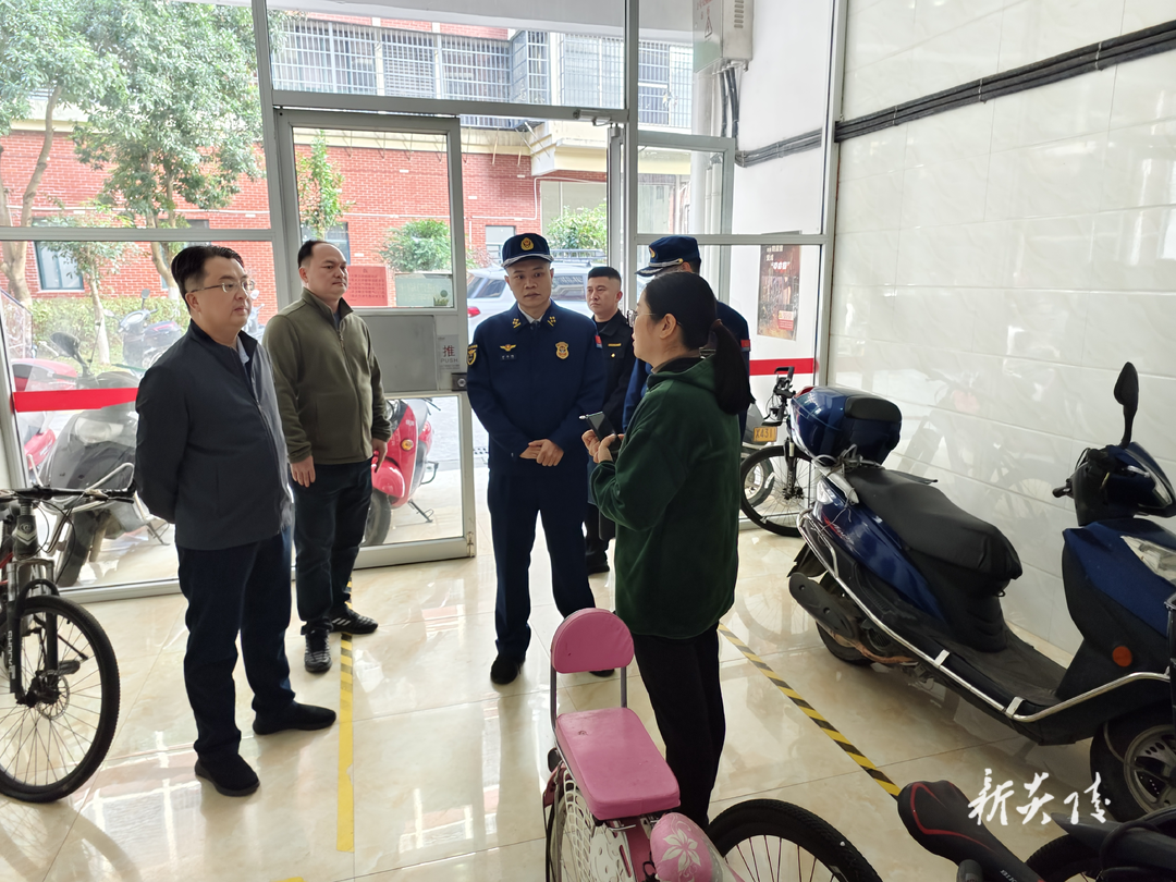 县领导带队检查安全生产工作