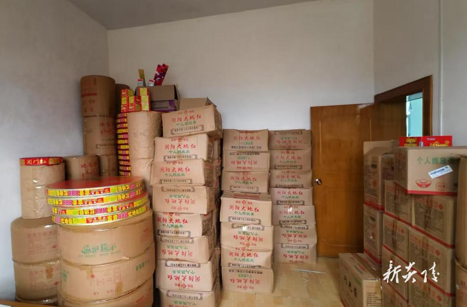 霞阳镇:严厉打击非法烟花爆竹 筑牢群众“安全线”