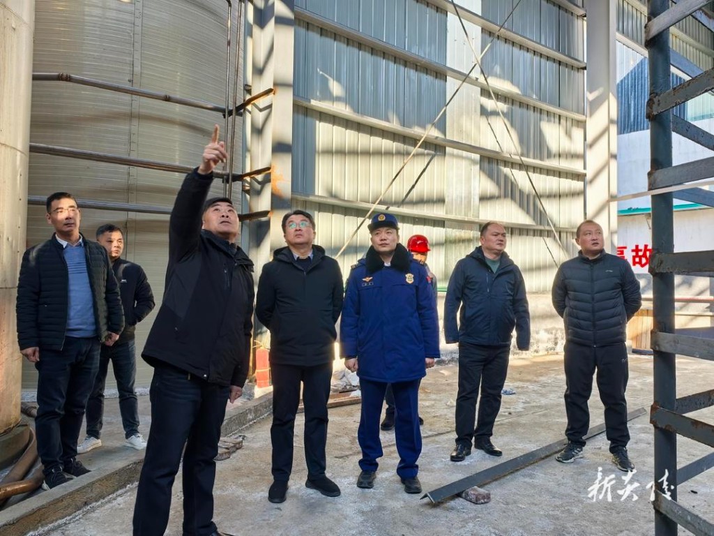 县领导带队检查安全生产工作