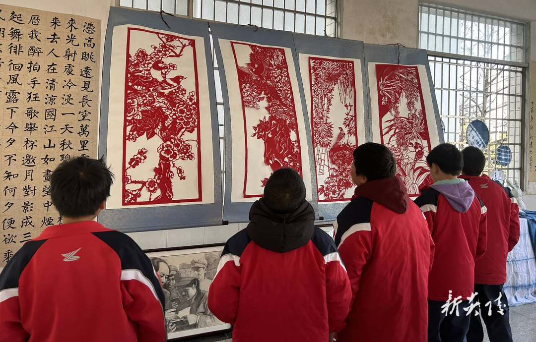 炎陵中学开展炎帝文化体艺科技节美术作品展活动