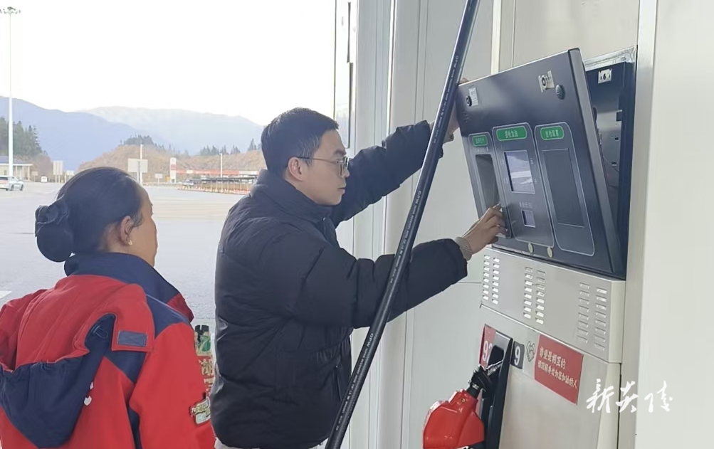 县市场监督管理局开展加油机计量检查