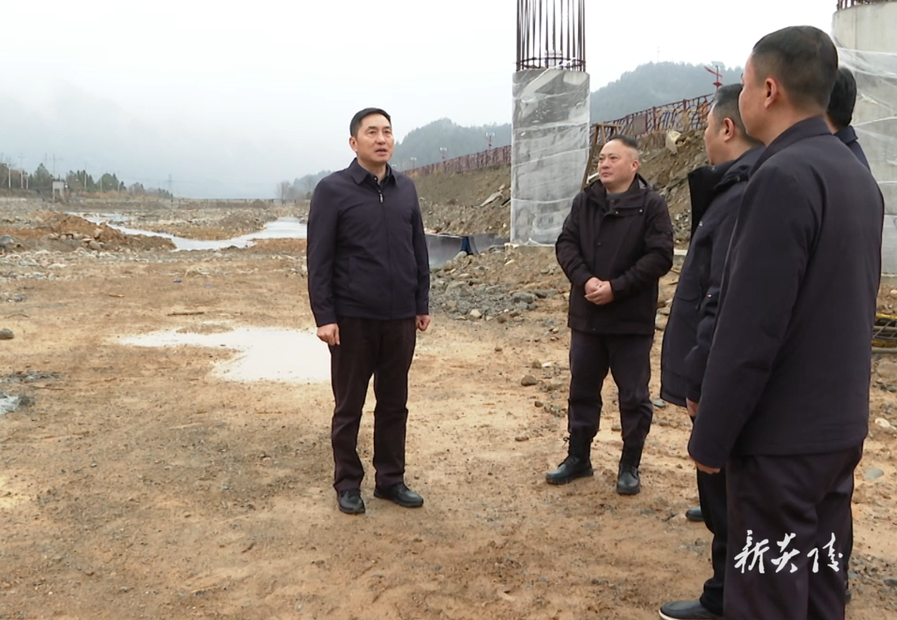 尹朝晖开展安全检查并慰问干部群众1