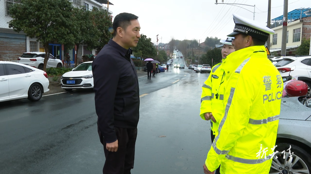 尹朝晖开展安全检查并慰问干部群众4