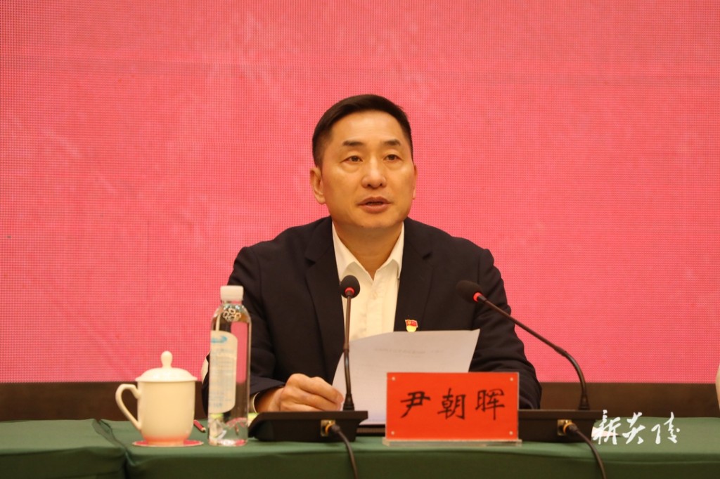 县第十三届纪委第五次全会召开1