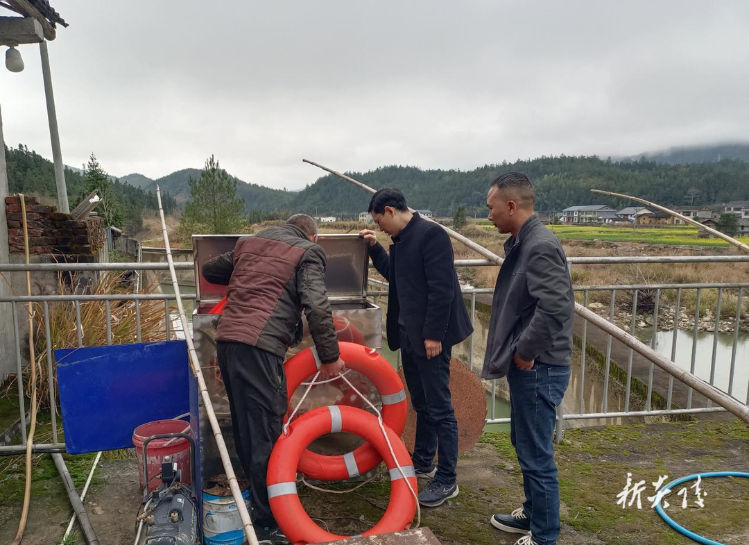 中村瑶族乡:实地巡查水库 强化安全管理