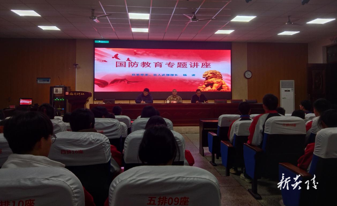 炎陵一中:国防教育进校园 点燃学子强国梦