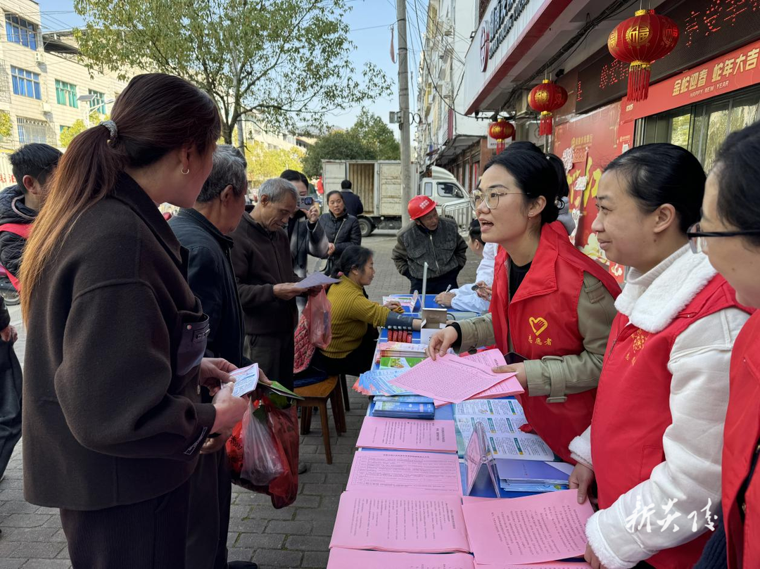 十都镇开展学雷锋志愿服务活动 惠民服务暖人心
