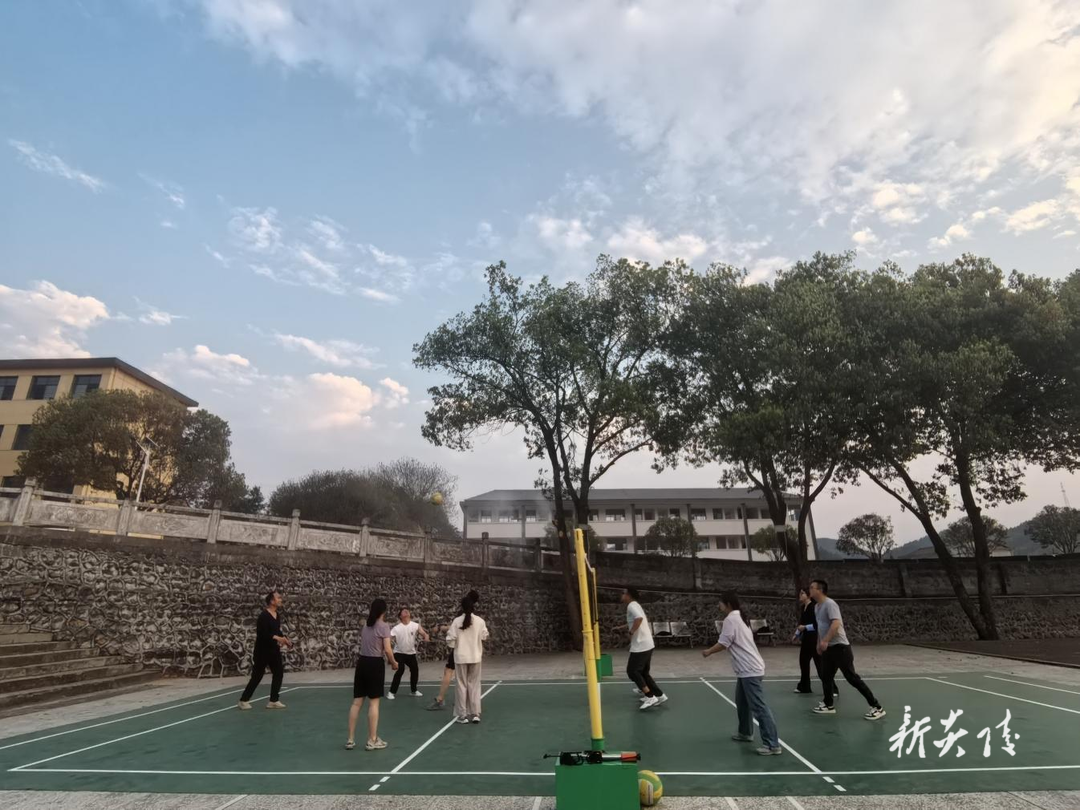 水口镇:气排球点燃乡村青年“夜生活”