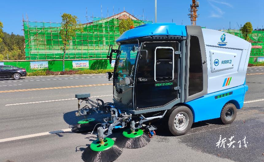 县环卫中心:启用新能源清扫车 开启智能环卫新篇章