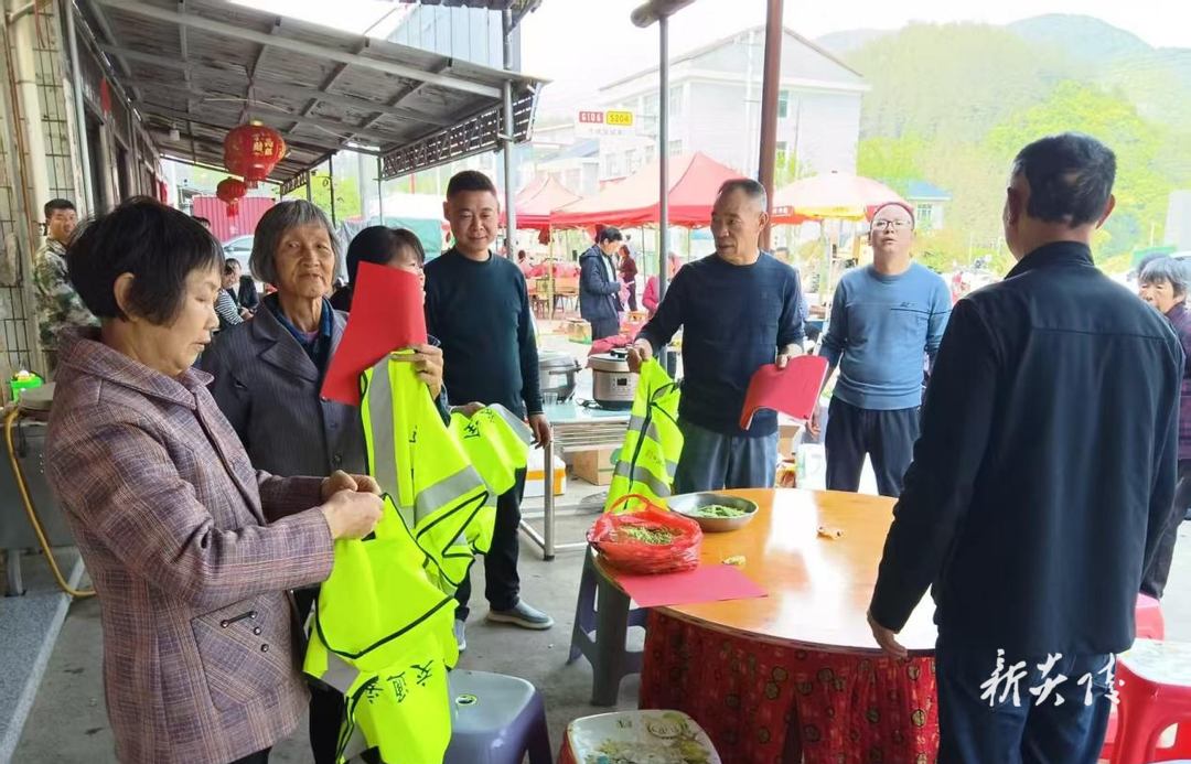 中村瑶族乡开展交通安全宣传 筑牢安全防线