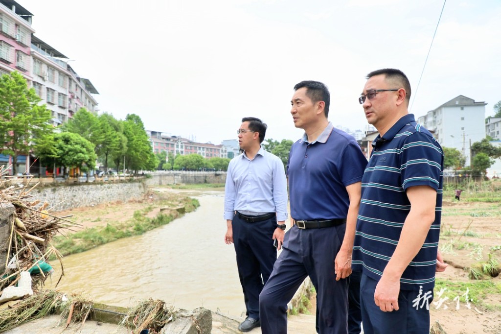 尹朝晖调研防汛救灾工作