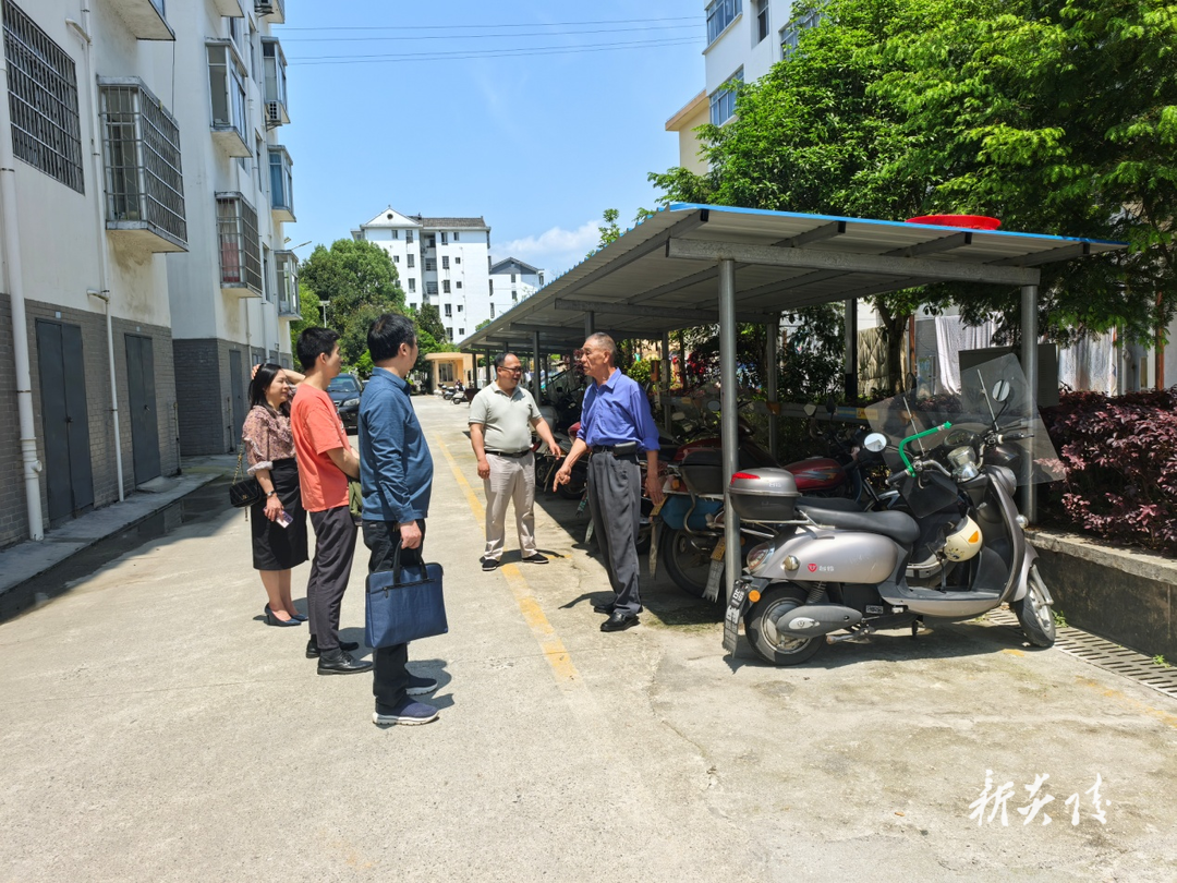 县住保中心:走家串户宣防并举 全力推进“敲门行动”