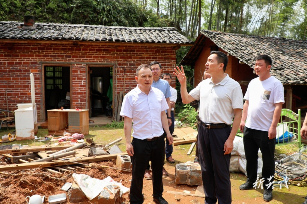 尹朝晖到部分乡镇调研防汛救灾工作2