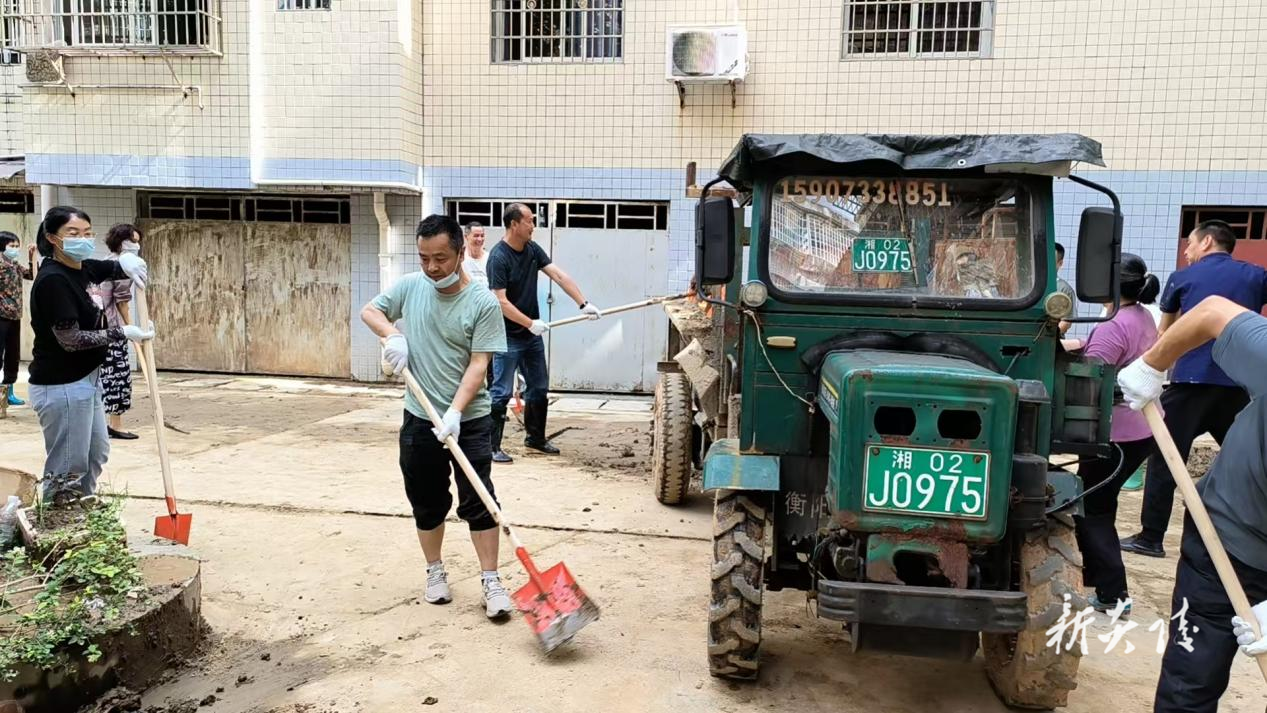 县住保中心进物业小区开展志愿服务行动