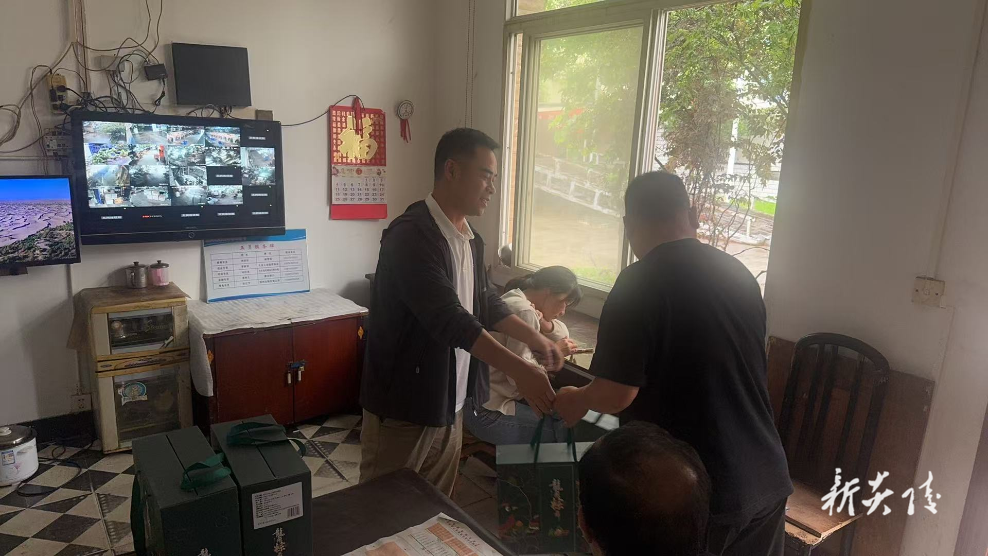 炎陵高新区开展“粽香传情 聚力同行”企业走访慰问活动