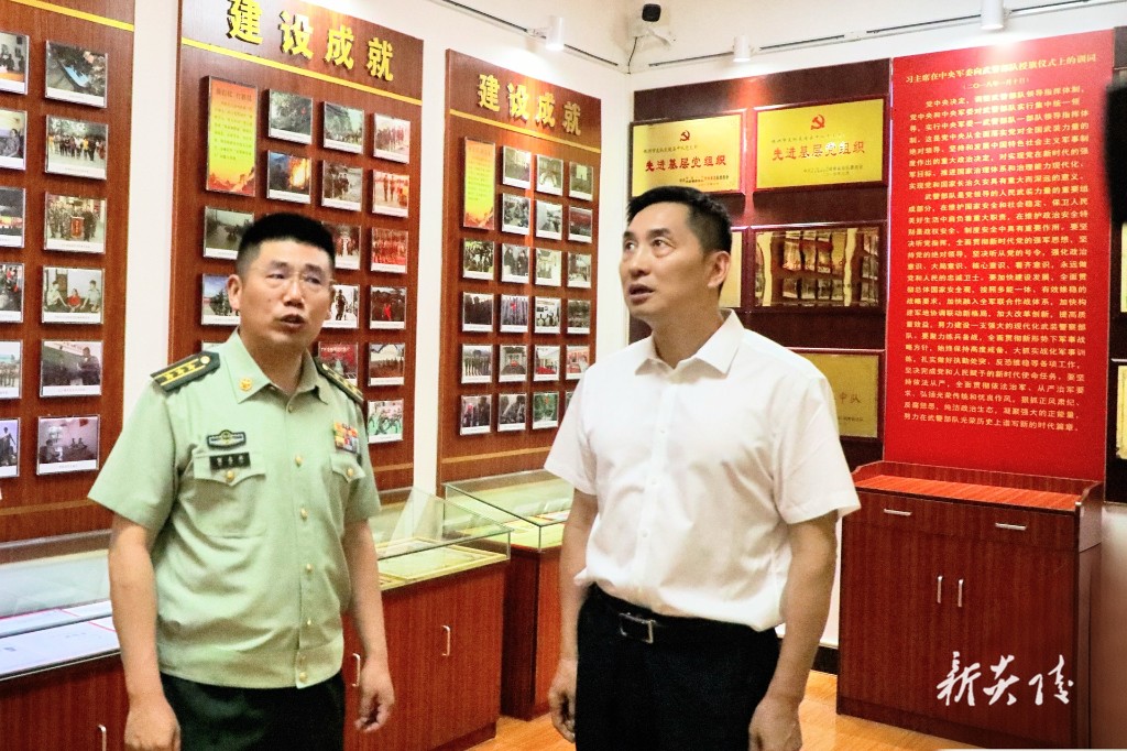 尹朝晖到县武警中队调研