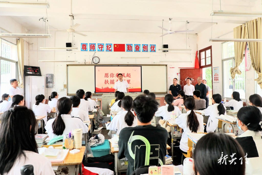 尹朝晖到炎陵一中调研高考考点筹备工作