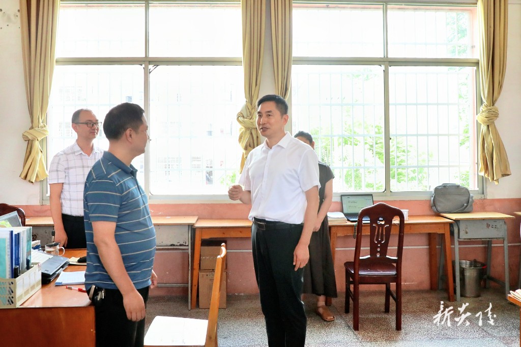 尹朝晖到炎陵一中调研高考考点筹备工作1