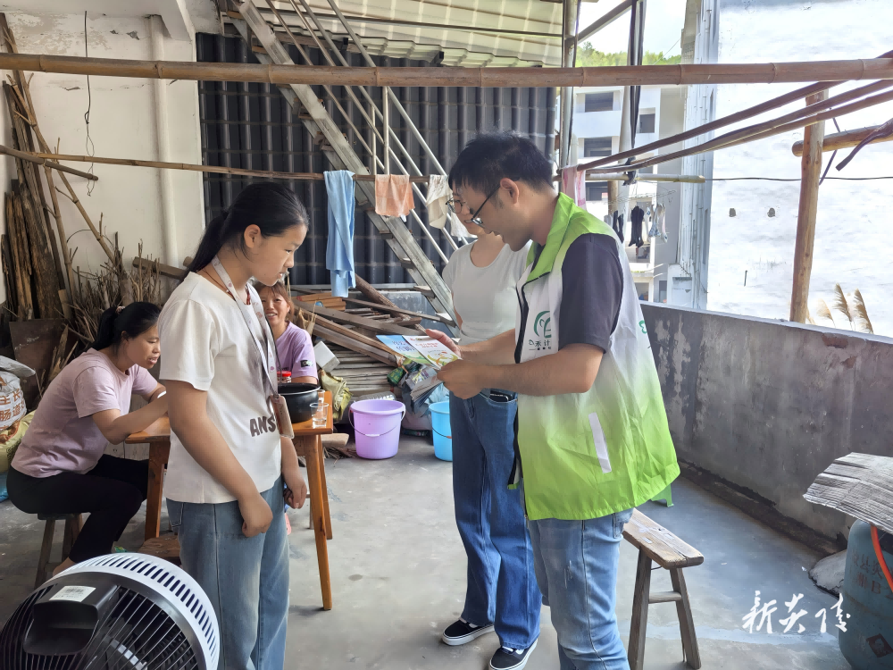 策源乡开展留守儿童防溺水安全知识宣传活动(1)