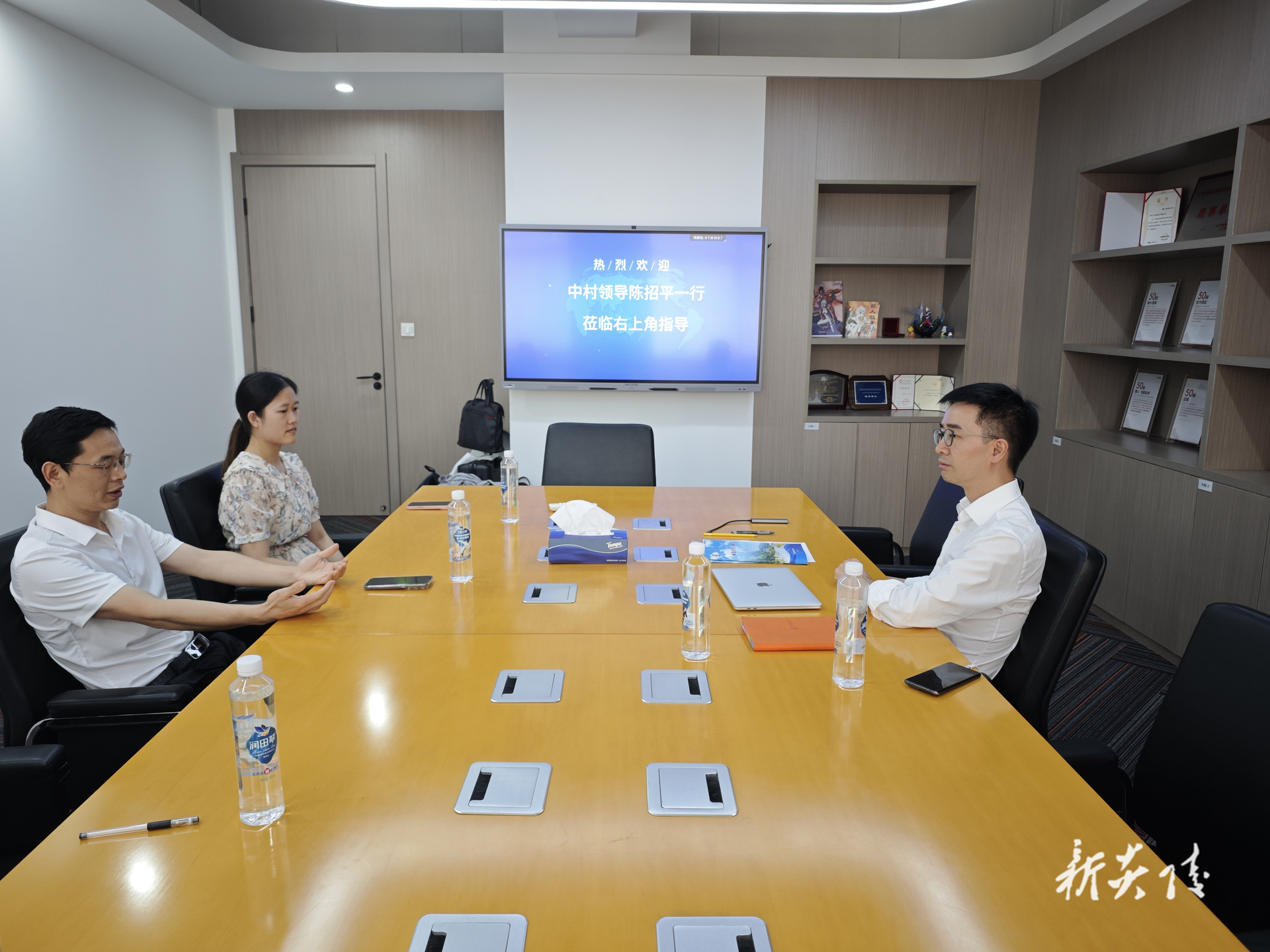 中村瑶族乡赴沪精准招商 力促项目落地与黄桃畅销